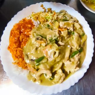 Kurczak w tajskim zielonym curry (ostry) małe