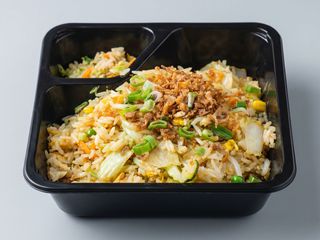 Ryż z jajkiem i warzywami 300g