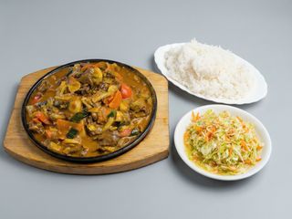 Wołowina curry z pieczarkami na gorącym półmisku