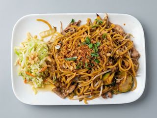 Makaron chiński z wołowiną 300g