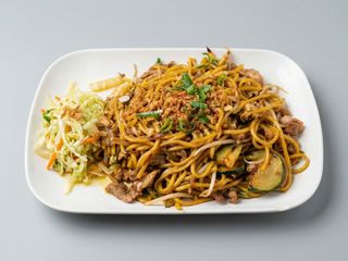Makaron chiński z wieprzowiną 300g