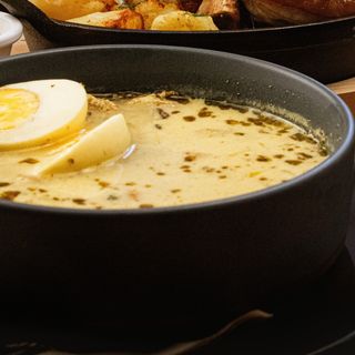 Żur z jajkiem i kiełbasą