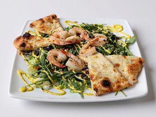 Sałatka z grillowanymi krewetkami