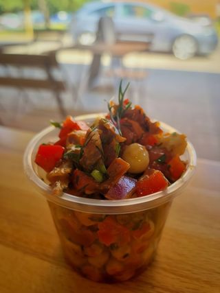 Sałatka turecka z mięsem