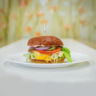 Burger śniadaniowy na ciepło