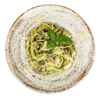 Spaghetti con pollo e pesto