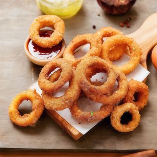 Krążki cebulowe 9 szt + sos