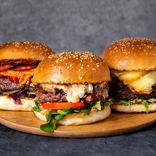 Zestaw Premium Burger + Frytki + Pepsi 0.33l