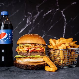 Zestaw Classic Burger + Frytki + Pepsi 0.33l