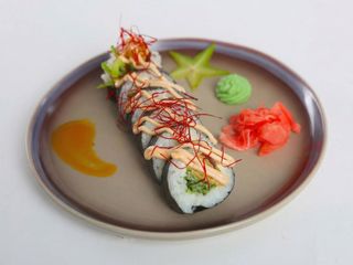 Futomaki z kalmarem w tempurze z kobe i chilli 6szt