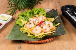 Sałatka nöm xoài tôm