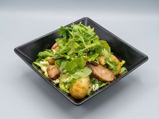 Ciepła sałatka 250g