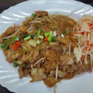 Makaron ryżowy z kurczakiem