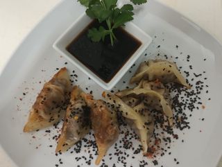 Pierożki Gyoza z krewetkami 6 szt. ( Pikantne)