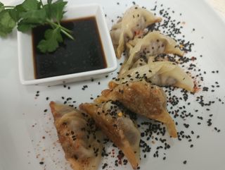 Pierożki Gyoza z wołowiną Bulgogi 6 szt (Pikantne)