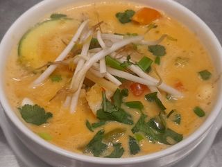 Zupa tajska z kurczakiem