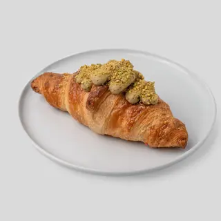 Croissant with raspberry and vegan pistachio