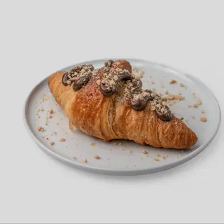 Croissant with raspberry and vegan nutella