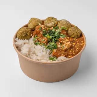 Ryż jaśminowy z sosem butter tofu i klopsami wieloroślinnymi