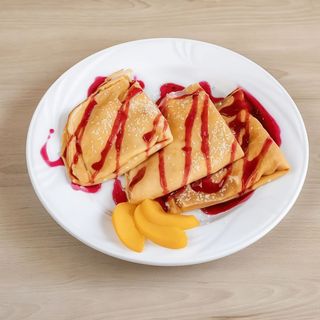 Naleśniki z serem i brzoskwiniami  3szt