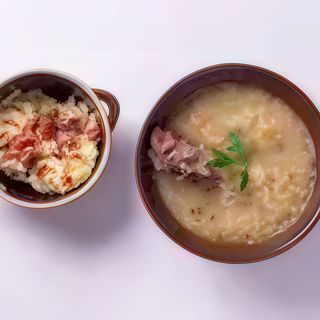 Kwaśnica z żeberkiem i prażokami.