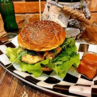 BURGER Z KURĄ 420 g