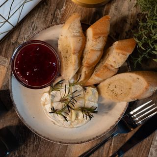 CAMEMBERT Z PIECA 180 g