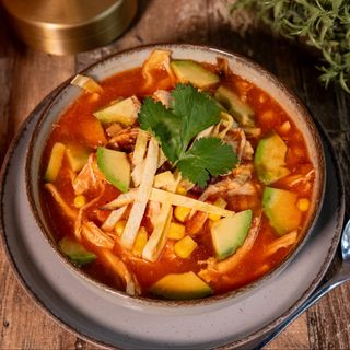 ZUPA Z KURCZAKIEM I TORTILLĄ (CHICKEN TORTILLA SOUP)