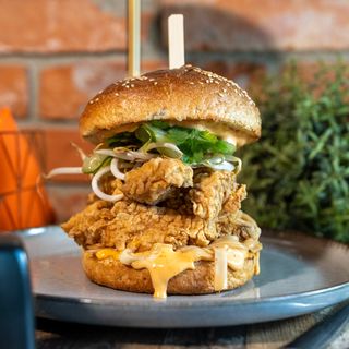 NOODLE WOK CHICKEN BURGER