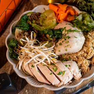 KURCZAK PO HAJNAŃSKU (HAINANESE CHICKEN RICE)