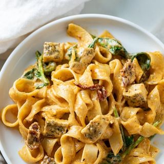 MAKARON TAGLIATELLE Z KURCZAKIEM CURRY 400 g