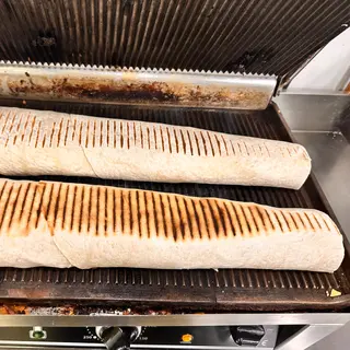 Kebab tortilla duży w frytki i ser