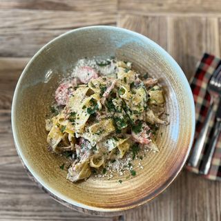 Papardelle z boczkiem w sosie śmietanowo serowym