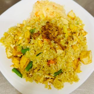 Ryż smażony z tofu i warzywami