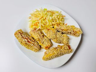 Paluszki surimi z sezamem 5 szt.