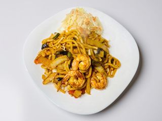 Makaron udon z krewetkami (5szt )