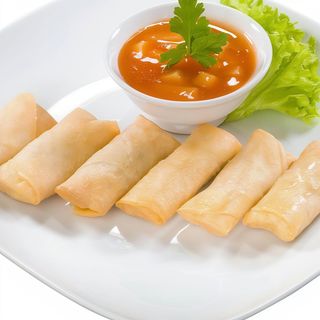 Sajgonki wegetariańskie  z  ryżem i surówką