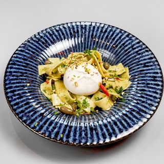 PAPPARDELLE AGLIO OLIO Z BURRATĄ