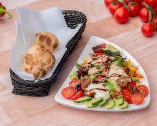 01. Sałatka z kurczakiem