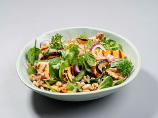 Sałata z halloumi 