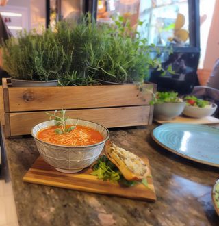 Krem z pomidorów z grzanka