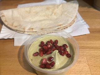 Hummus z avocado 200 gram w zestawie z pitą
