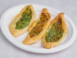Fatayer z mozzarellą i pietruszką