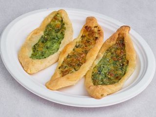 Fatayer z mozzarellą i pietruszką