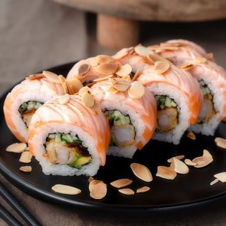 Gold California krewetka w tempurze | Łosoś, prażone migdały