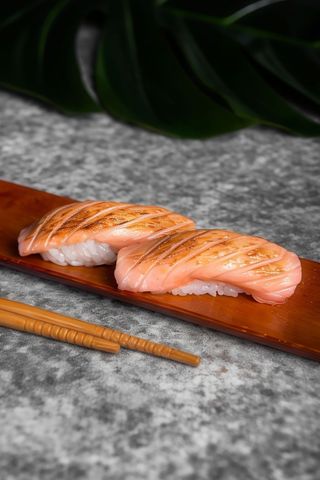 Nigiri Łosoś opalany na słodko