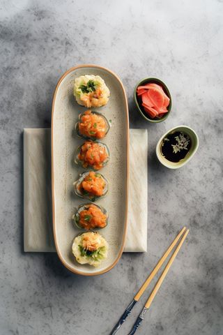 Tatar z tuńczyka w tempurze, ogórek, rzepa