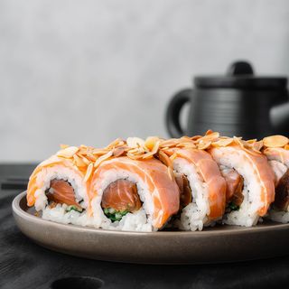 Gold California Łosoś, serek, ogórek, tykwa | Łosoś opalany