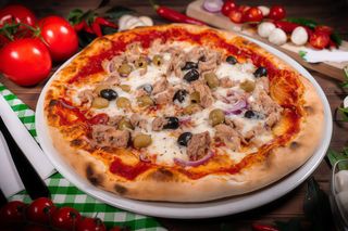 PIZZA Z TUŃCZYKIEM 36cm