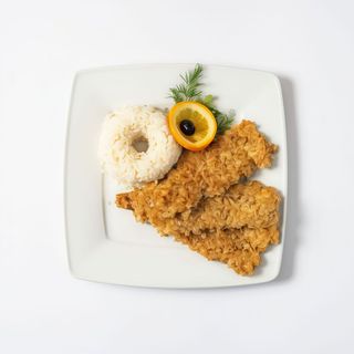 Medaliony drobiowe w płatkach owsianych, ryż, surówka